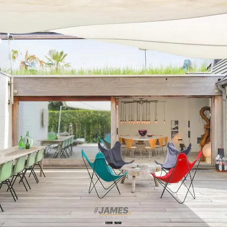 Prachtig Ingerichte Met Ruime Tuin En Zwembad * Knokke-Heist
