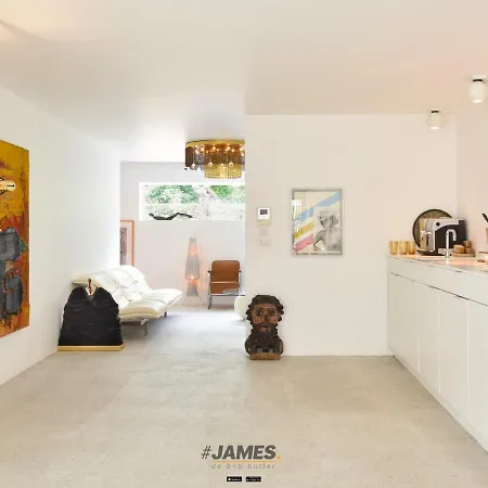 Prachtig Ingerichte Met Ruime Tuin En Zwembad Apartament